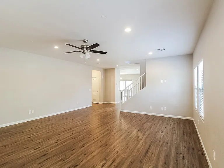 17110 N 184th Dr — Photo 4