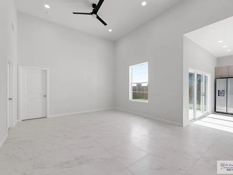 6941 Diamond Cove Dr — Photo 7