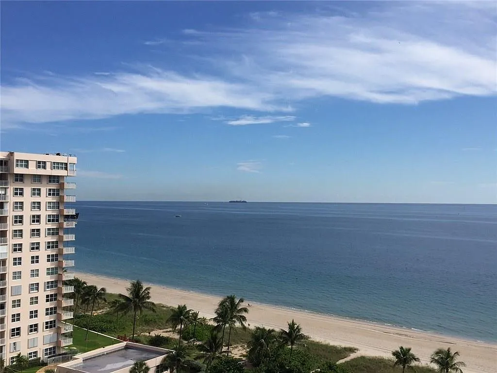 2 bed, 2.0 bath, 1400 sqft, $5,900 — Photo 2