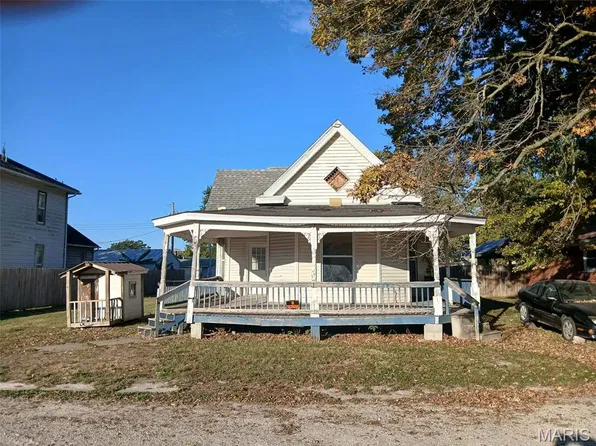 110 N Jefferson St, Medora, IL 62063