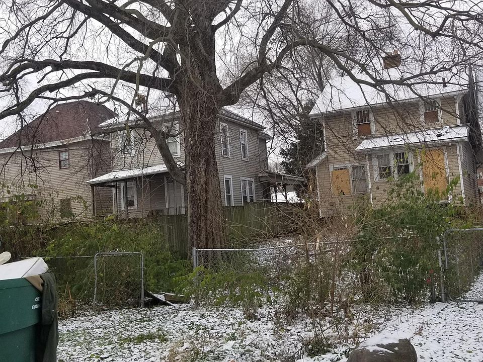 2nd image of 264 S Central Ave