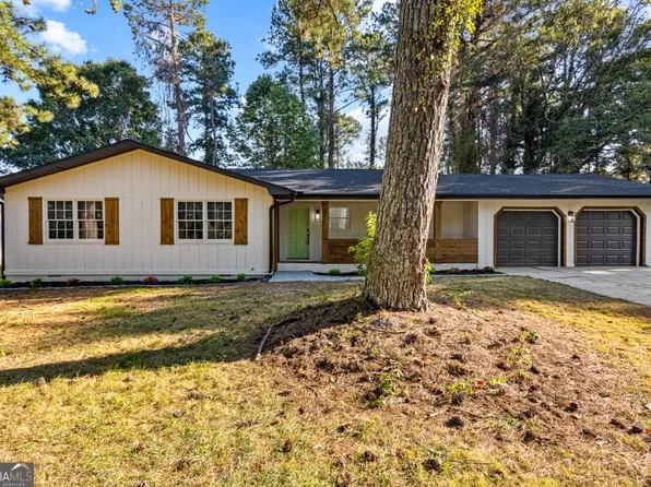 1396 Huntsmen Gln, Riverdale, GA 30296