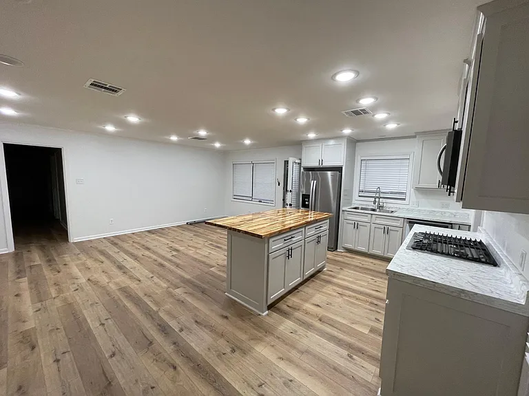 1003 K St — Photo 2