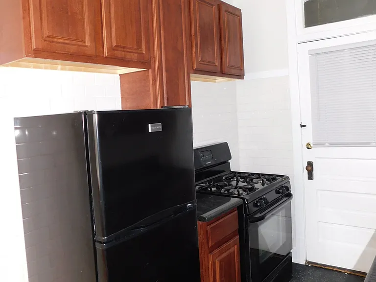429 Linden Ave #D2 — Photo 8