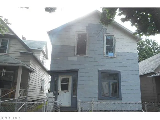 3137 W 71st St photo 1