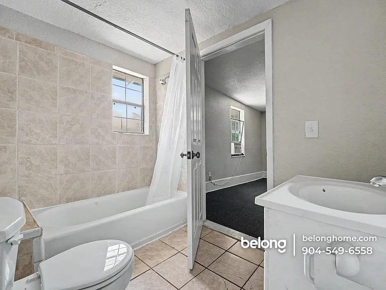 1131 Grothe St #3 — Photo 7