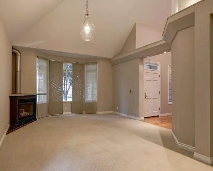 25451 SE 42nd Pl — Photo 4