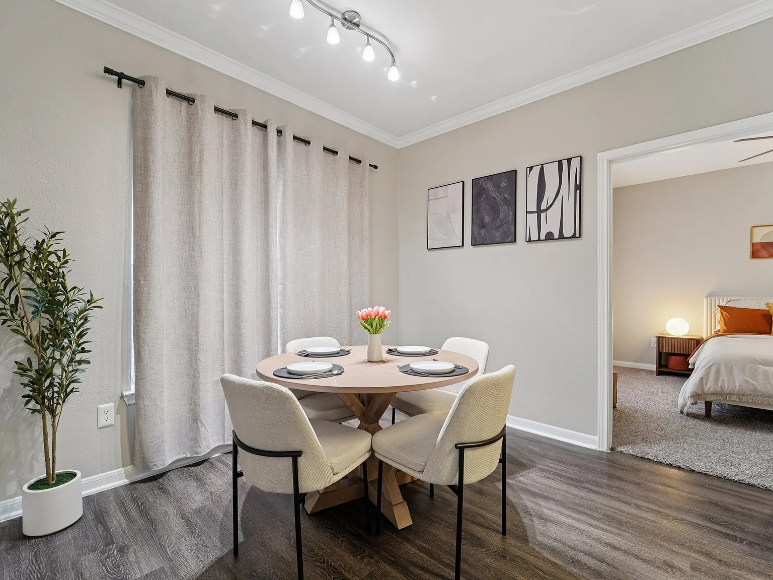 Milano Apartments — Photo 2