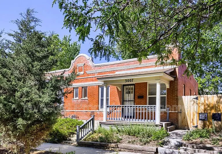 3007 N Hooker St — Photo 1