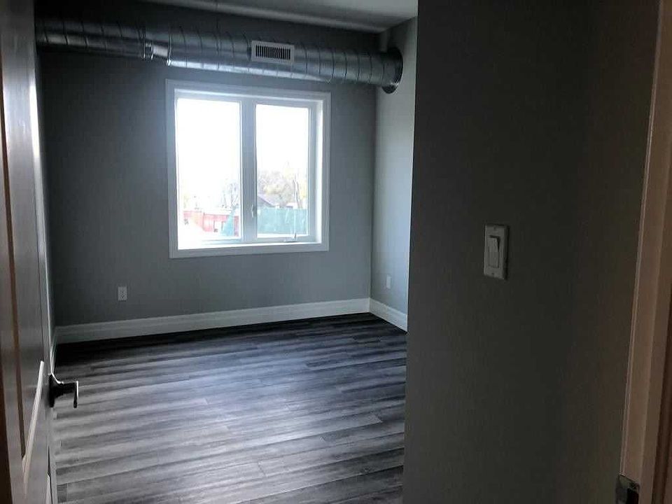 2nd image of 501 Frontenac St W #405
