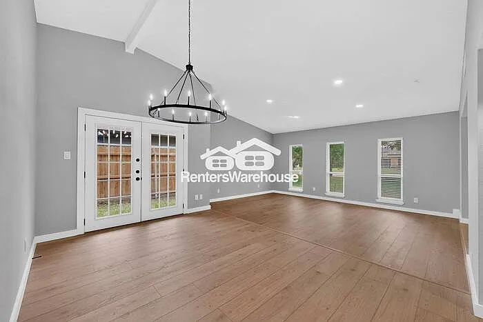 1207 Creekwood Ct — Photo 10