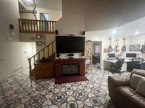 2nd image of 6001 Templeton St