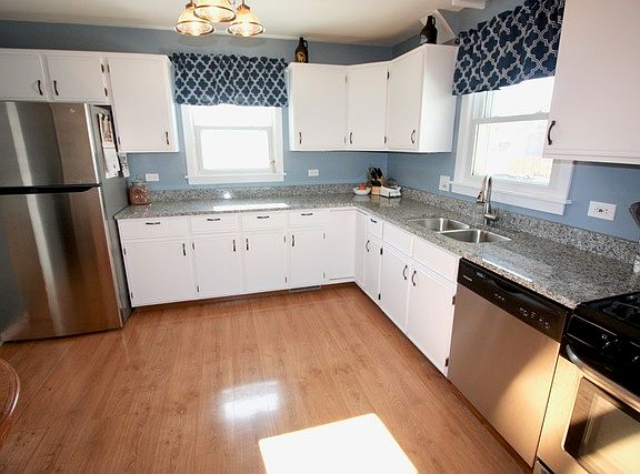 5th image of 376 N Walnut Ave