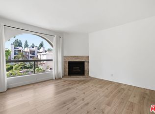 21650 Burbank Blvd Unit 315, Woodland Hills, CA 91367