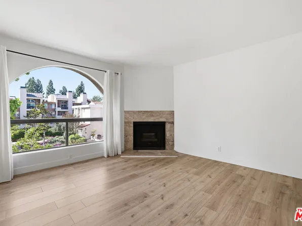 21650 Burbank Blvd Unit 315, Woodland Hills, CA 91367