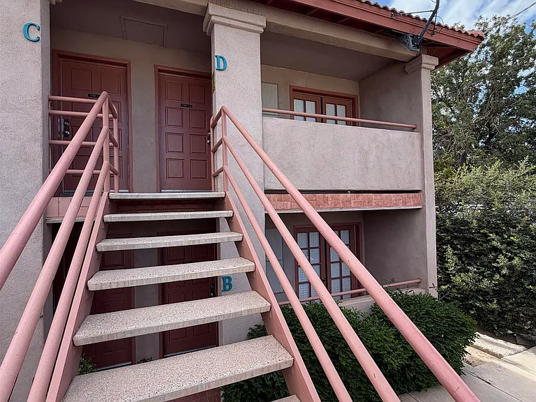 1138 S Pagent Ave — Photo 1