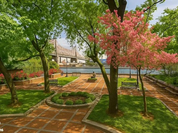 433 East 51st Street image 12 of 17