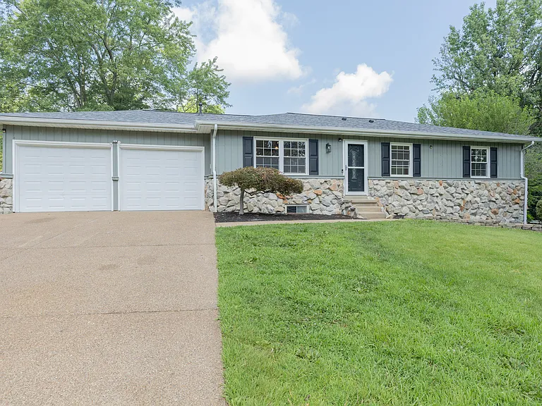 711 Carole Pl — Photo 2