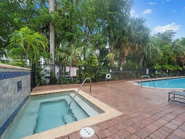 17125 N Bay Rd #3312 — Photo 22