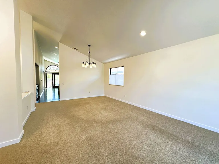 1413 Magnolia Ave — Photo 3