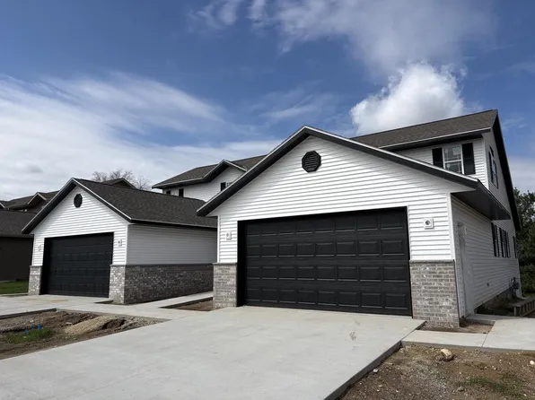 1336 Legion CIRCLE, West Bend, WI 53090