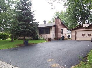 4813 Saggers Ln, Crystal Lake, IL 60014