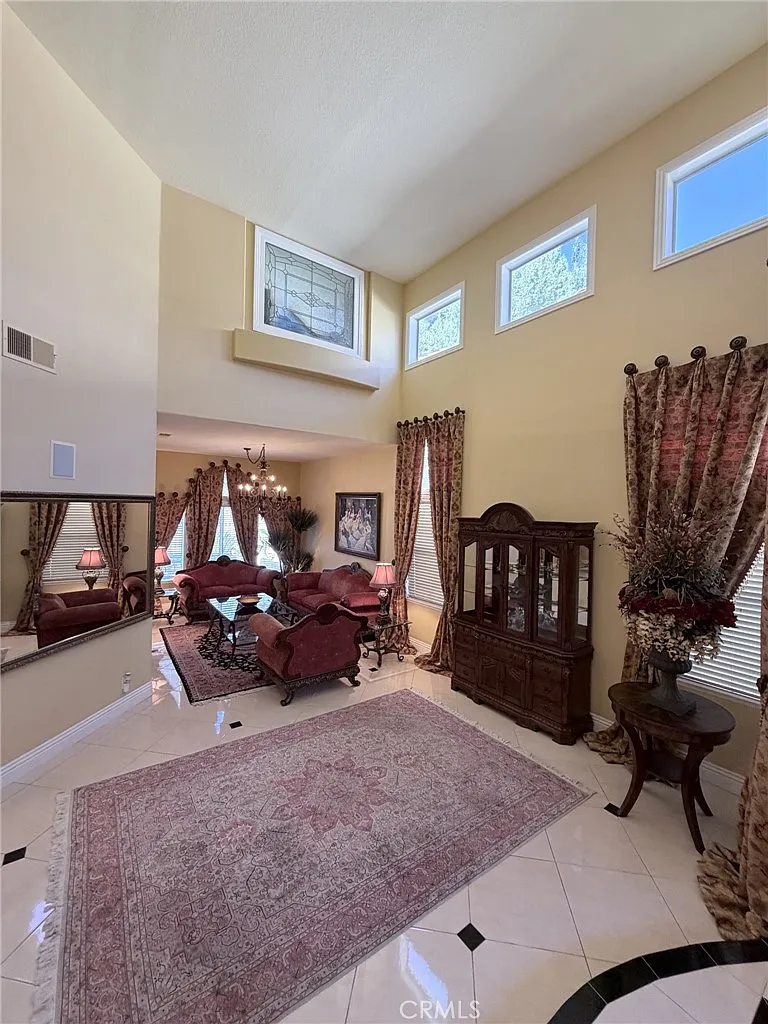4 bed, 2496 sqft, $6,000 — Photo 4