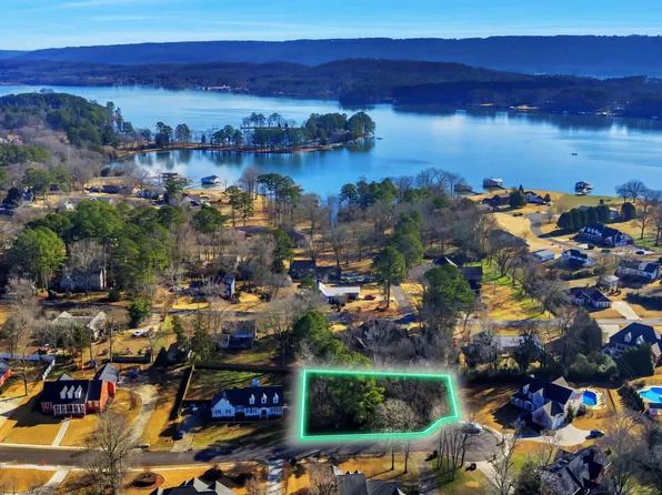 207 Willowchase Dr, Scottsboro, AL 35769