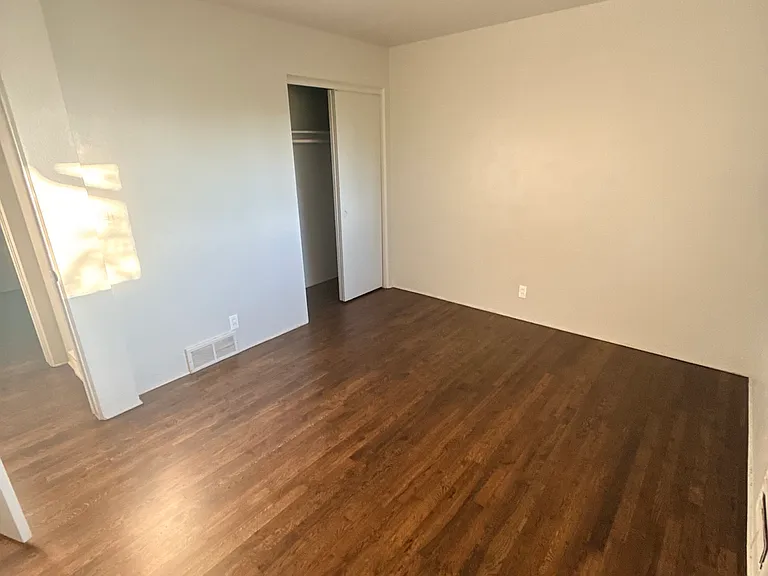 1621 W Olympia Dr — Photo 10