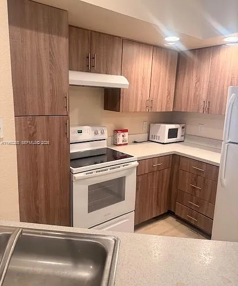 565 Vista Isles Dr #2024 — Photo 9