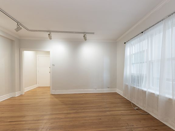 4th image of 2322 N Lincoln Park W APT 3C