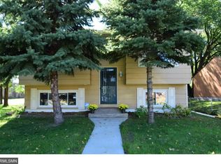 2070 Hillview Rd, Mounds View, MN 55112