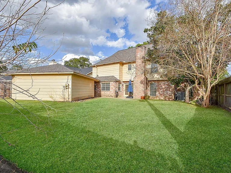 910 Shillington Dr — Photo 44