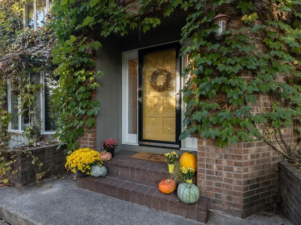 4905 Safari Ct S, Eagan, MN 55122