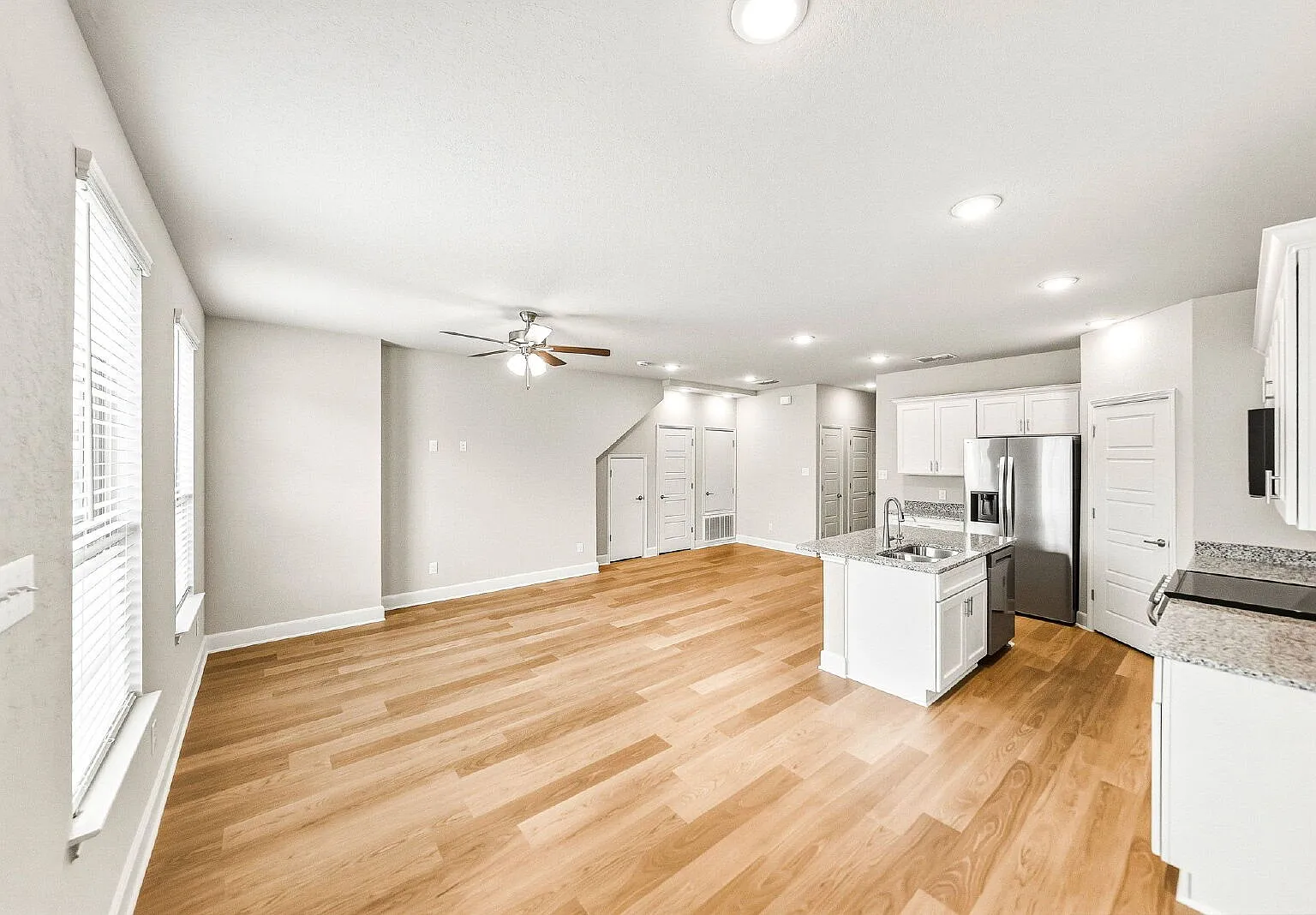 3 bed, 2.0 bath, 1292 sqft, $1,695 — Photo 4