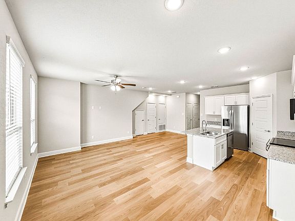 4th image of 7215 Magnolia Vlg Unit 101