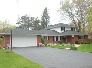 300 Heidel Rd, Thiensville, WI 53092