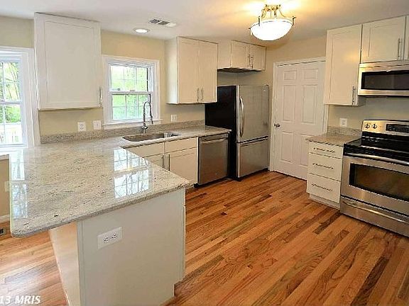 4th image of 2701 Willow Dr