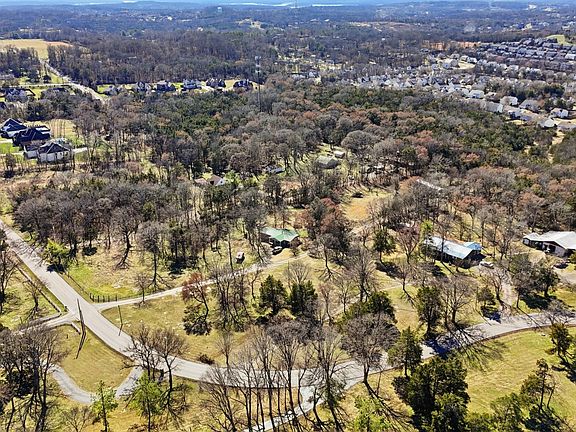 3rd image of 1076 Chandler Rd