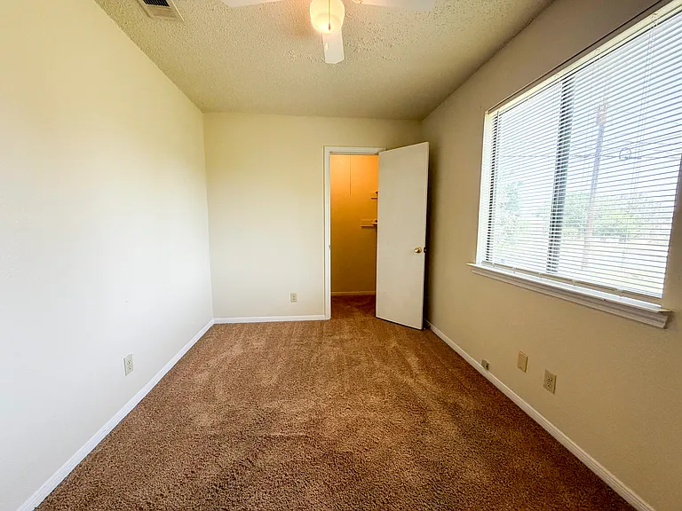 2607 Bluebonnet Dr — Photo 20