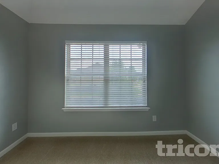 1562 Pressley Ln — Photo 11