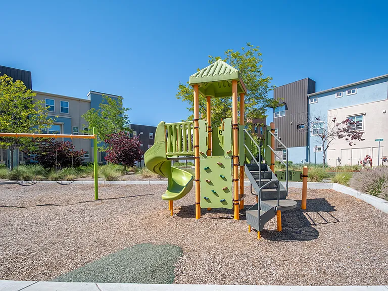 882 Slate Pl — Photo 23