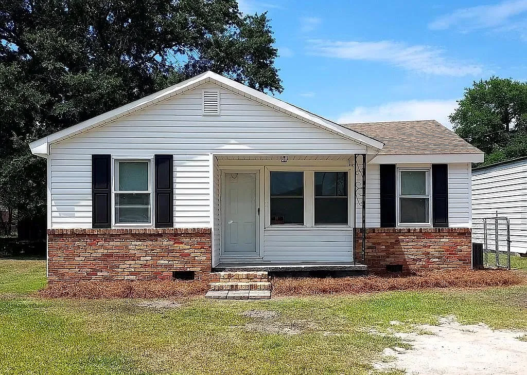 E 6th St, Lumberton — Photo 1