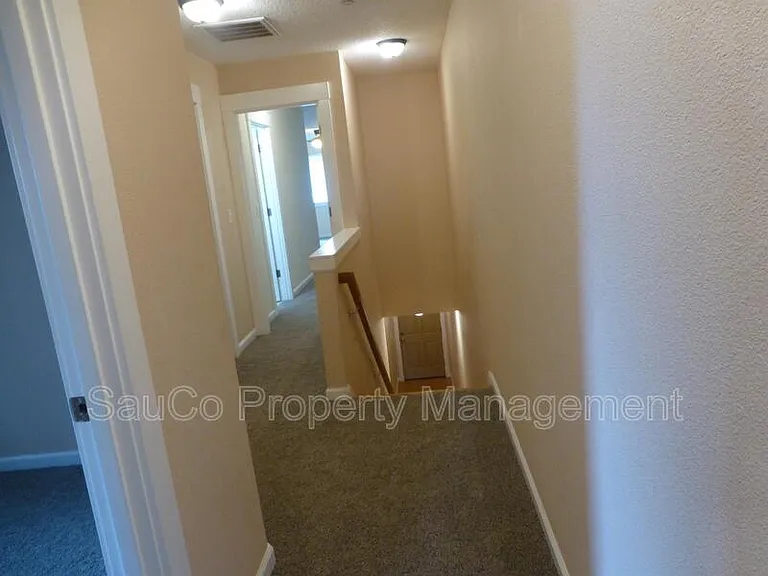 1109 NE 106th Ave — Photo 6