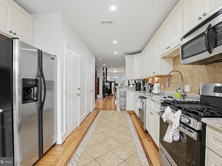 56 Adams St NW — Photo 12