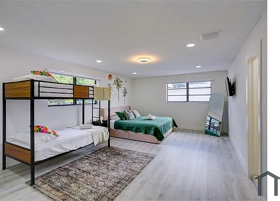 3 bed, 1200 sqft, $3,900 — Photo 2