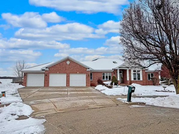 1051 Barbaralee Dr, Dubuque, IA 52003