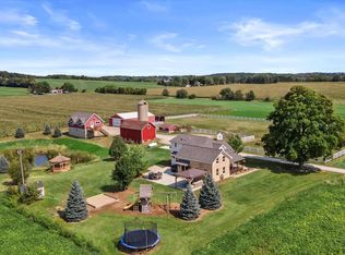 W2798 Evergreen Rd, Ixonia, WI 53036