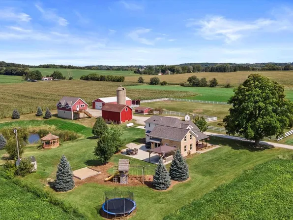 W2798 Evergreen ROAD, Ixonia, WI 53036