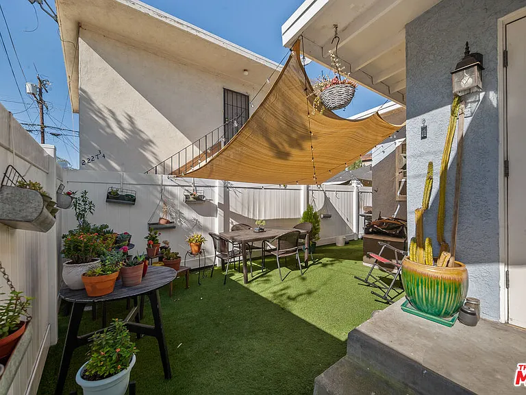 2227 Alsace Ave — Photo 25